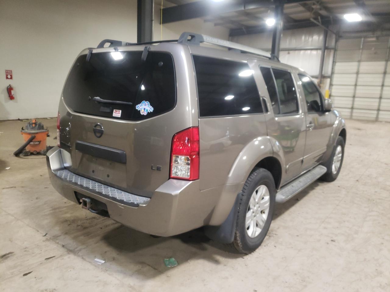 Photo 4 from auction – 2005 NISSAN PATHFINDER with VIN 5N1AR18W85C741359