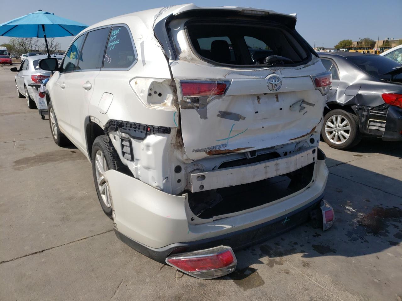 Photo 3 from auction – 2016 TOYOTA HIGHLANDER with VIN 5TDZARFH3GS018537