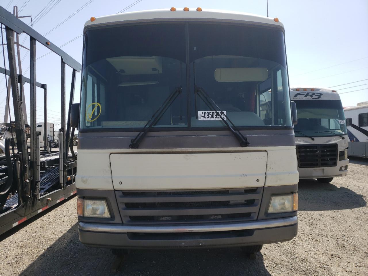 Photo 9 from auction – 1997 FORD FLEETWOOD with VIN 3FCMF53G4VJA07531