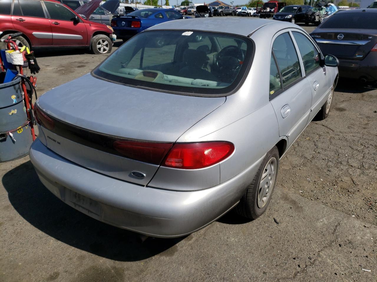 Photo 4 from auction – 2001 FORD ESCORT with VIN 3FAFP13P01R169236