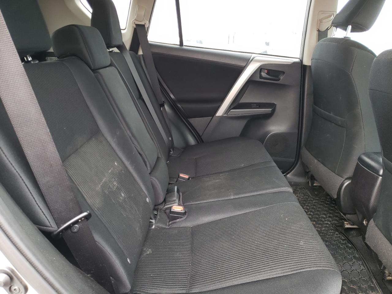 Photo 6 from auction – 2018 TOYOTA RAV4 LE with VIN 2T3BFREV9JW765981
