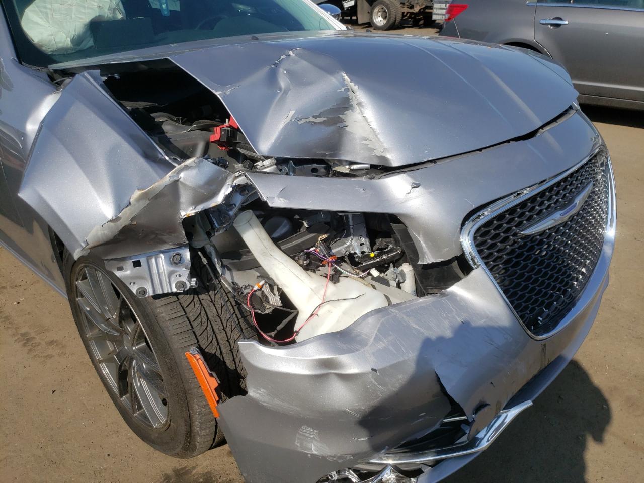 Photo 9 from auction – 2016 CHRYSLER 300C with VIN 2C3CCAKG3GH128716
