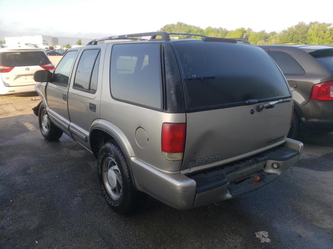 Photo 3 from auction – 2001 CHEVROLET BLAZER with VIN 1GNDT13W61K220724