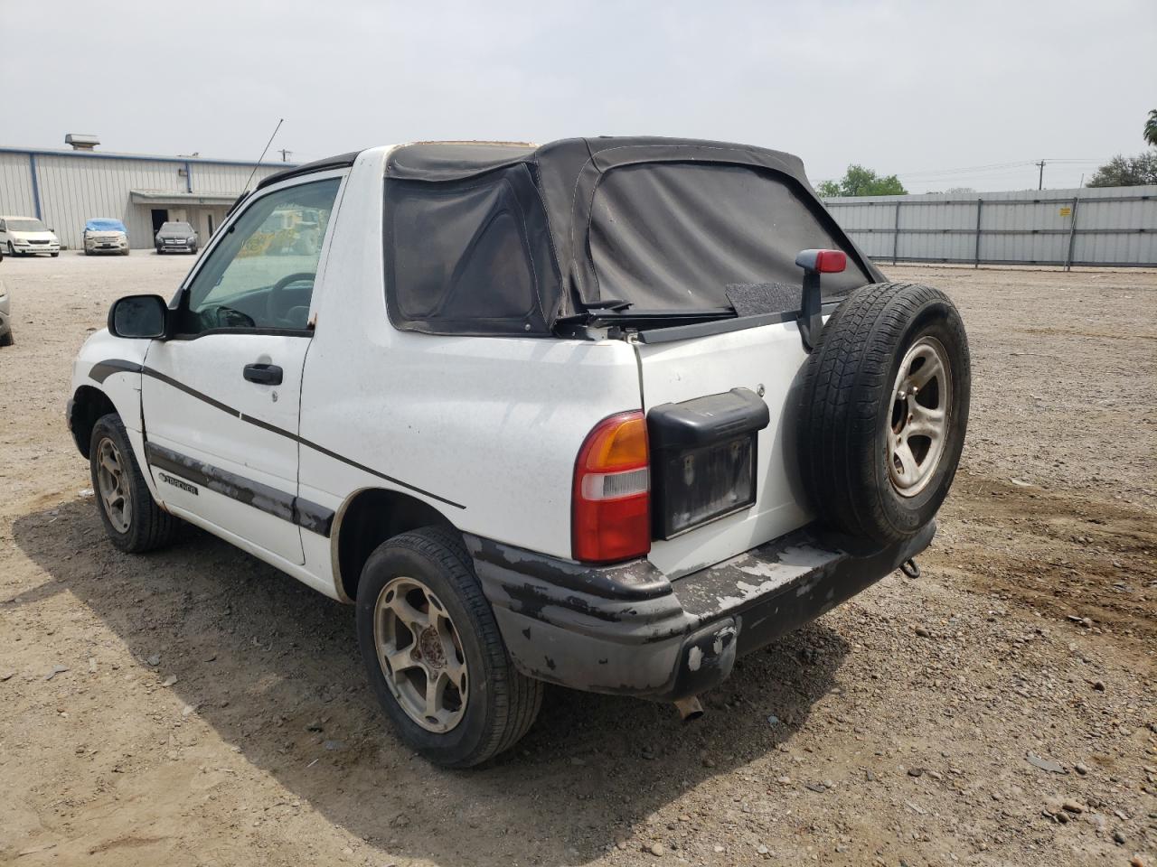 Photo 3 from auction – 2000 CHEVROLET TRACKER with VIN 2CNBE18CXY6911269