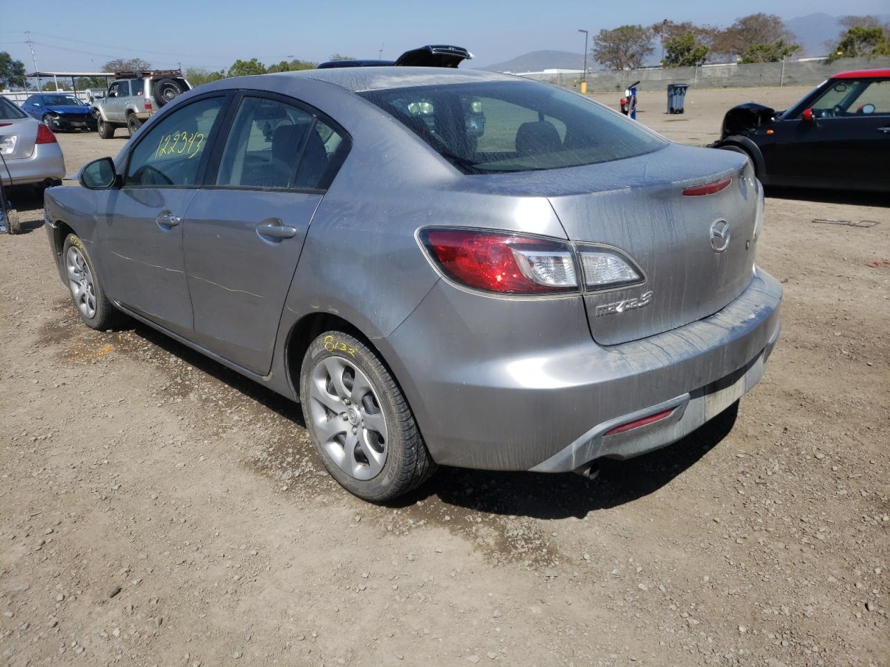 Photo 3 from auction – 2011 MAZDA 3 I with VIN JM1BL1UG6B1470446