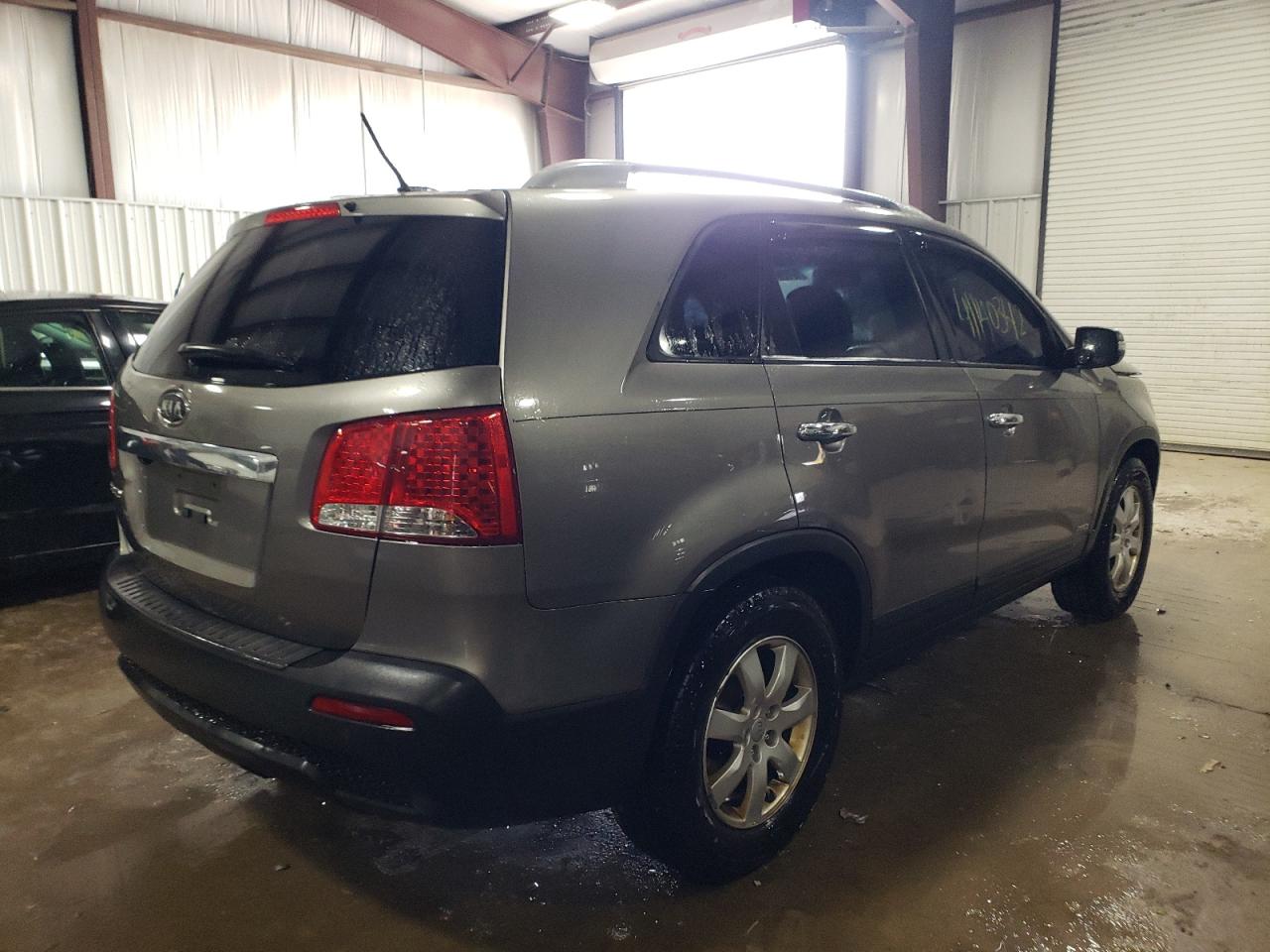 Photo 4 from auction – 2012 KIA SORENTO BA with VIN 5XYKTCA66CG230550