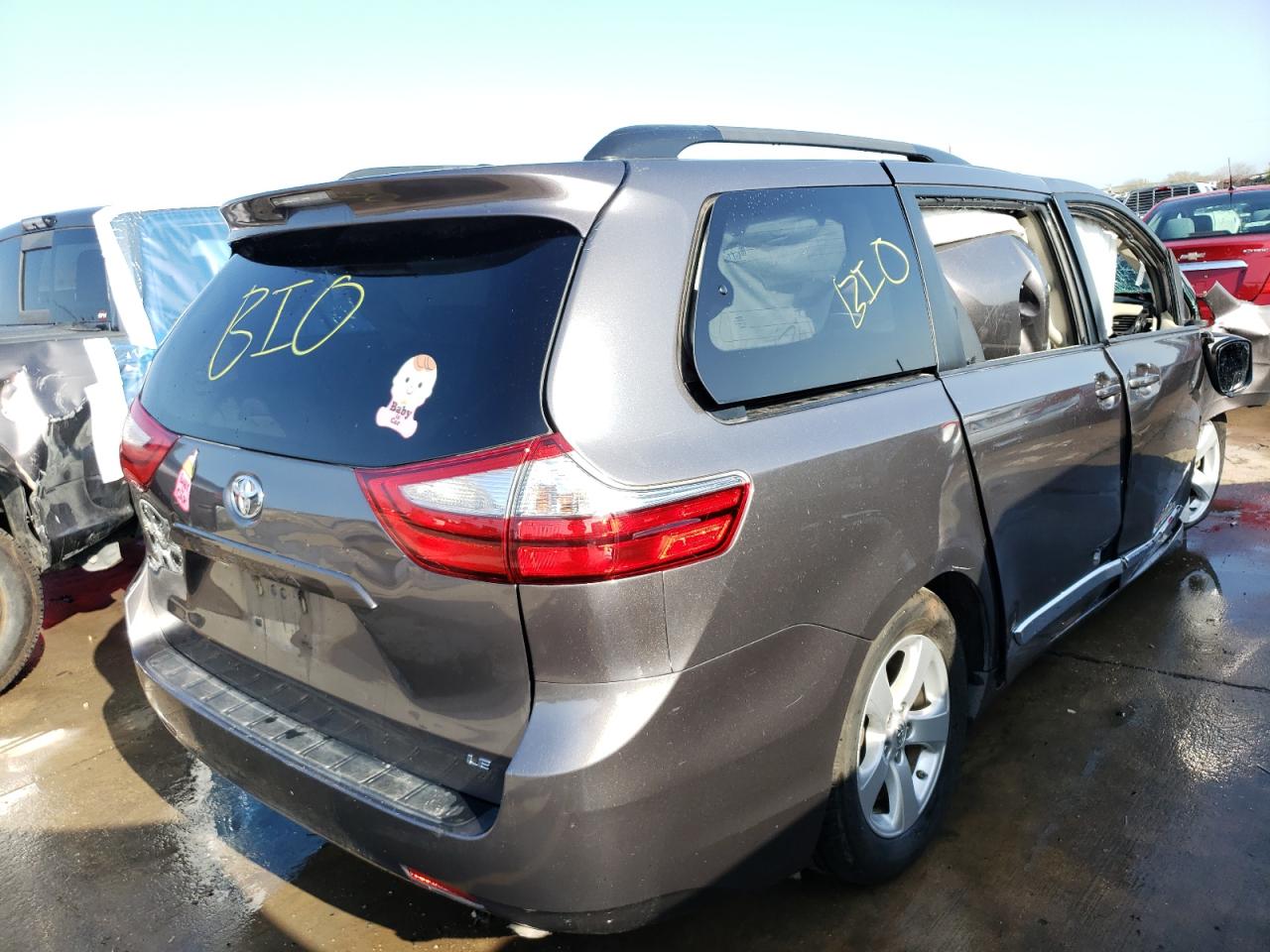 Photo 4 from auction – 2015 TOYOTA SIENNA LE with VIN 5TDKK3DC5FS540376