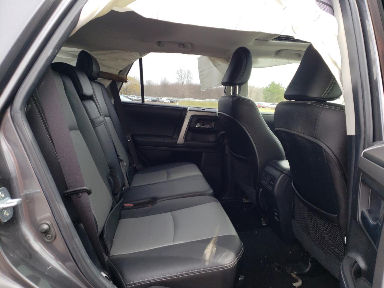 Photo 6 from auction – 2018 TOYOTA 4RUNNER SR with VIN JTEBU5JR2J5508316