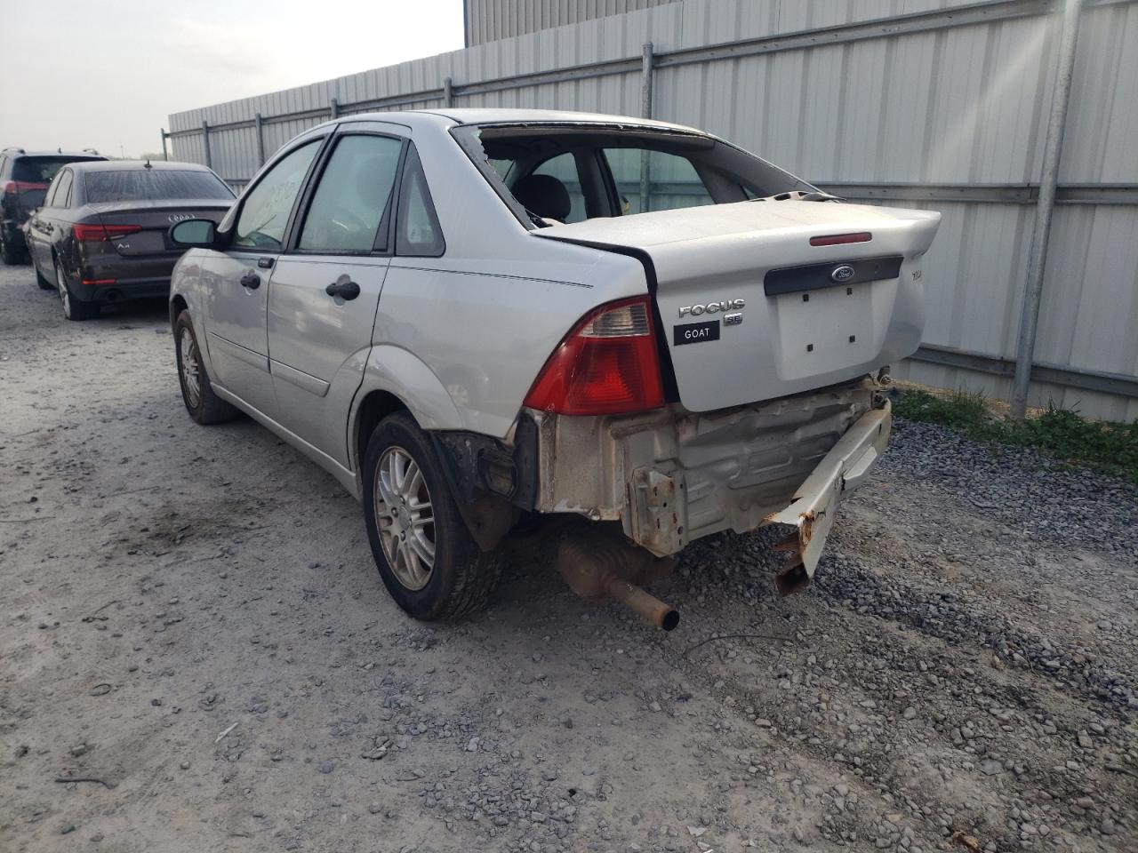 Photo 3 from auction – 2005 FORD FOCUS ZX4 with VIN 1FAFP34N65W117136