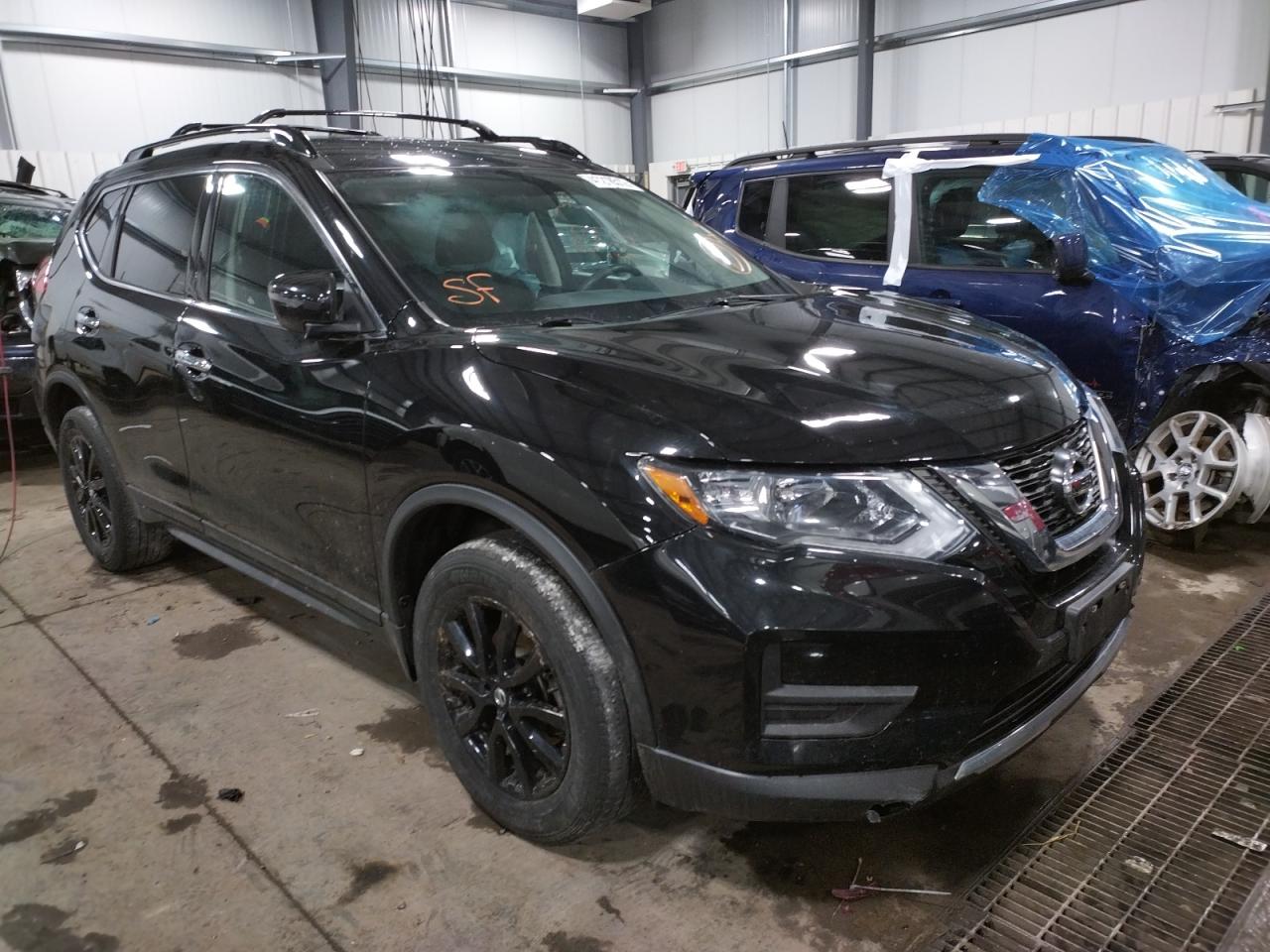 NISSAN ROGUE SV 2017 with VIN 5N1AT2MV1HC813138 - Photo from auction