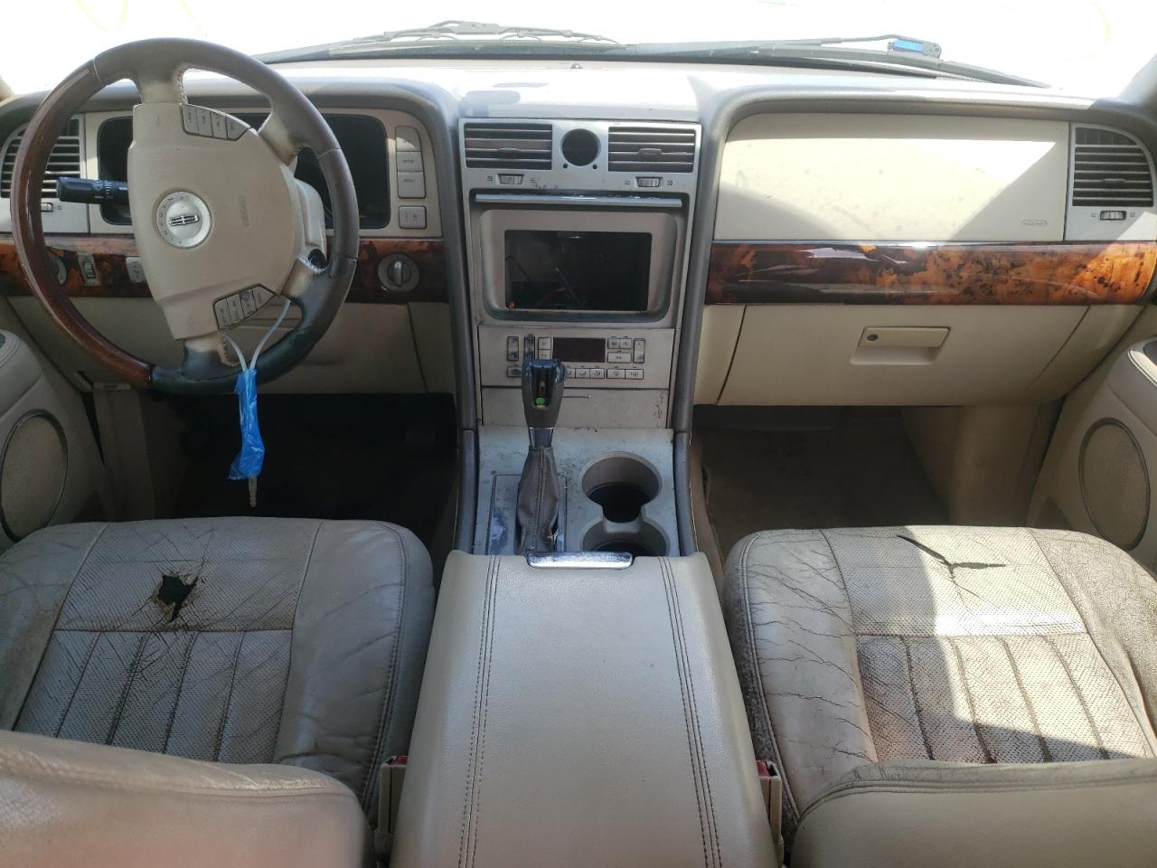 Photo 9 from auction – 2004 LINCOLN NAVIGATOR with VIN 5LMFU28R14LJ17418