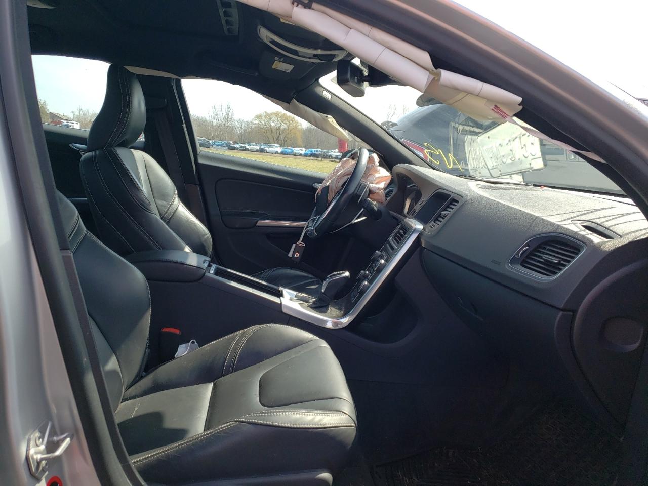 Photo 5 from auction – 2015 VOLVO S60 PLATIN with VIN YV149MFD6F1316539