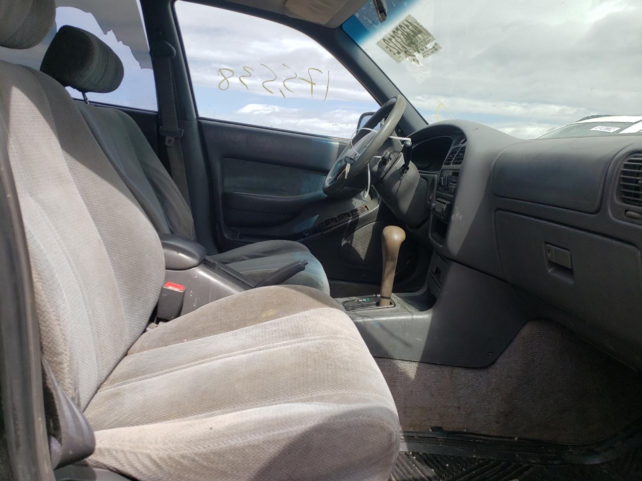 Photo 5 from auction – 1995 TOYOTA CAMRY LE with VIN JT2SK12E8S0302052