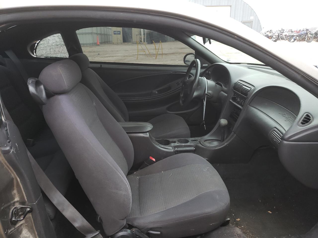 Photo 5 from auction – 2002 FORD MUSTANG with VIN 1FAFP40412F135252