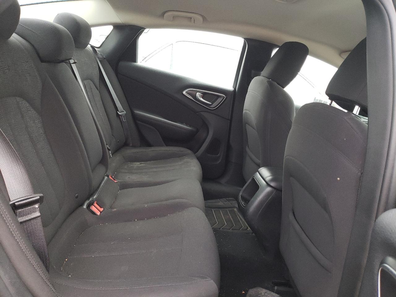 Photo 6 from auction – 2015 CHRYSLER 200 LX with VIN 1C3CCCFB9FN667065
