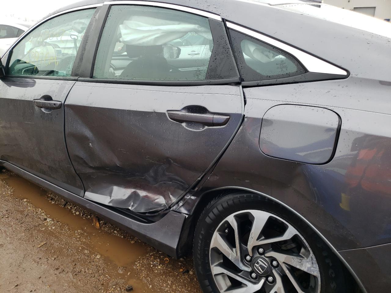 Photo 9 from auction – 2018 HONDA CIVIC EX with VIN 2HGFC2F74JH593071