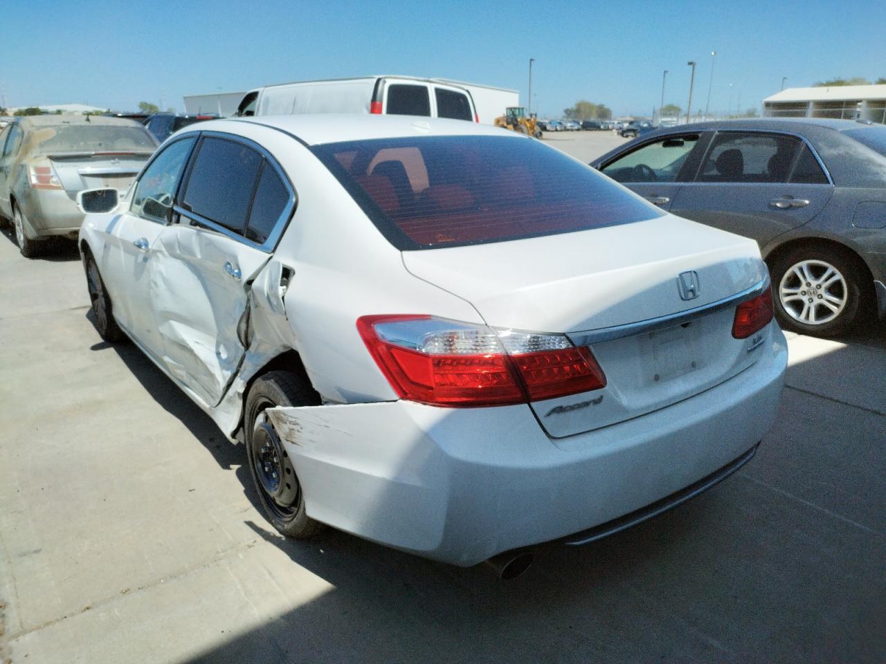 Photo 3 from auction – 2015 HONDA ACCORD TOU with VIN 1HGCR3F91FA028811