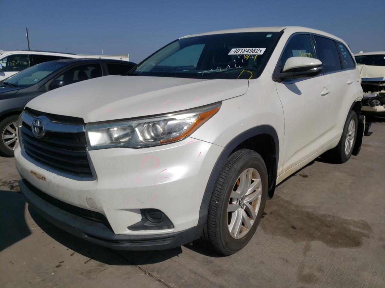 Photo 2 from auction – 2016 TOYOTA HIGHLANDER with VIN 5TDZARFH3GS018537