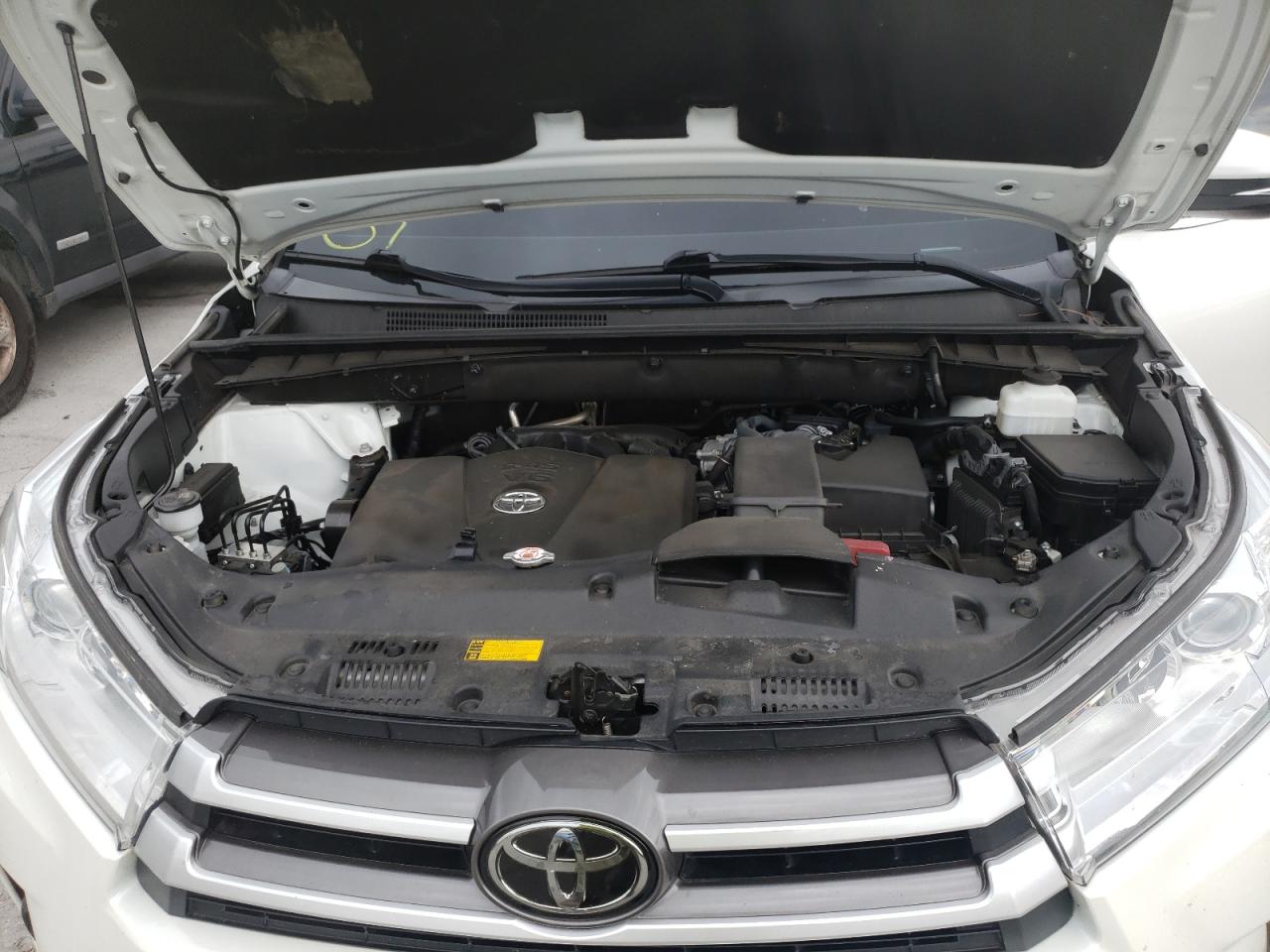 Photo 7 from auction – 2019 TOYOTA HIGHLANDER with VIN 5TDJZRFH3KS581764