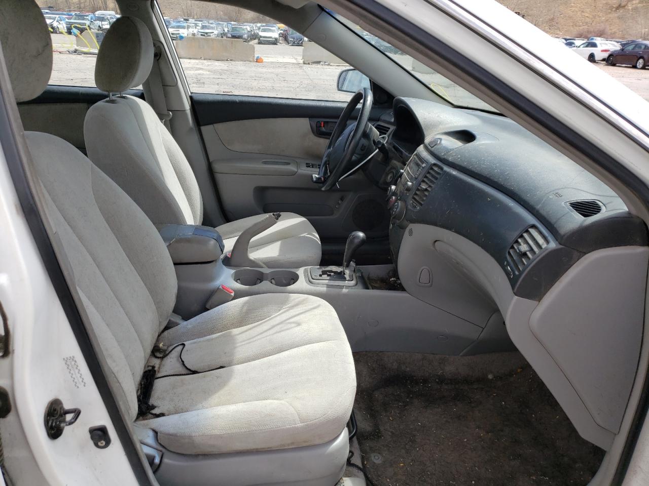 Photo 5 from auction – 2006 KIA OPTIMA LX with VIN KNAGE124465035557