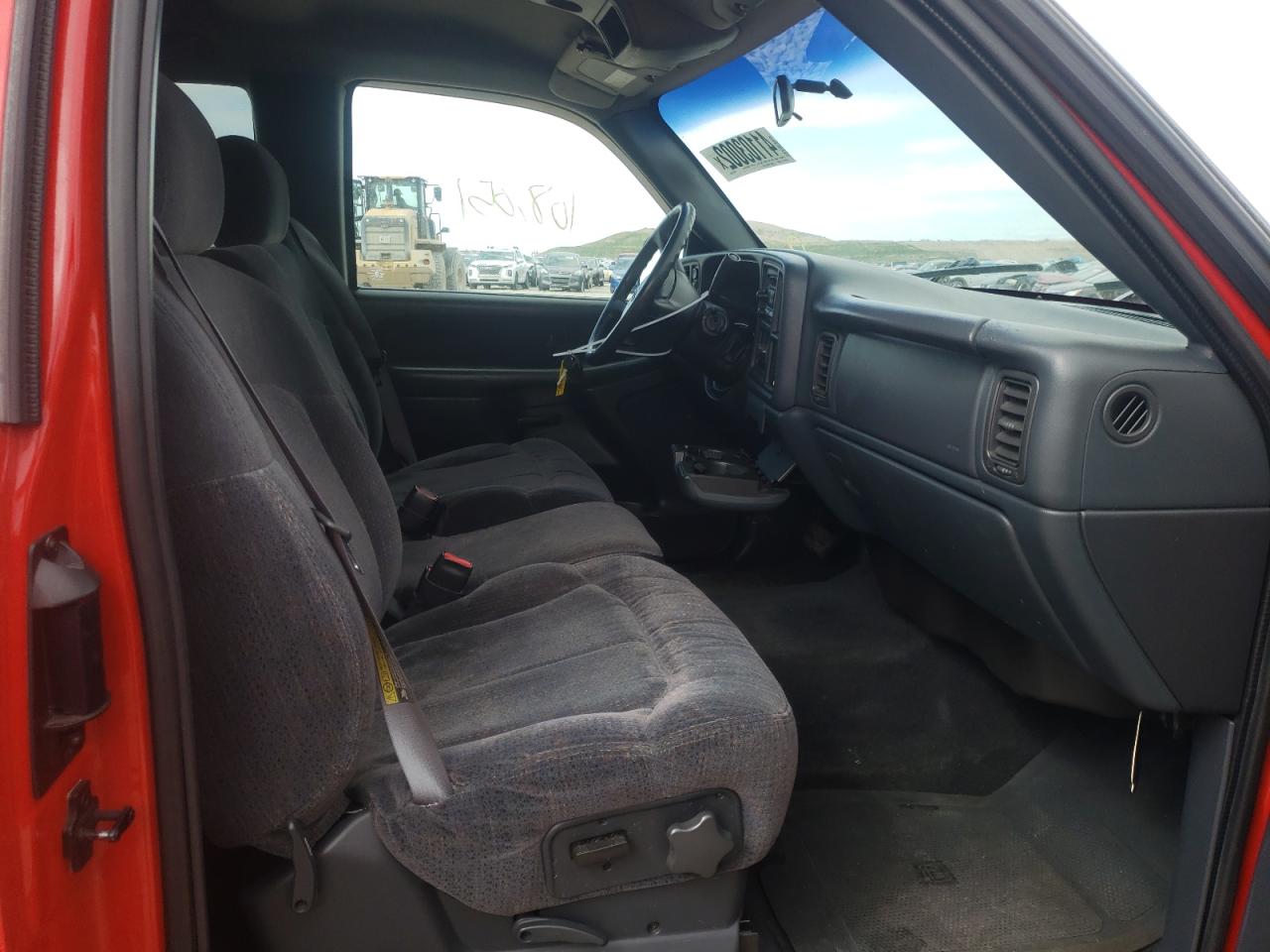 Photo 5 from auction – 1999 CHEVROLET SILVERADO with VIN 1GCEK19TXXE151668