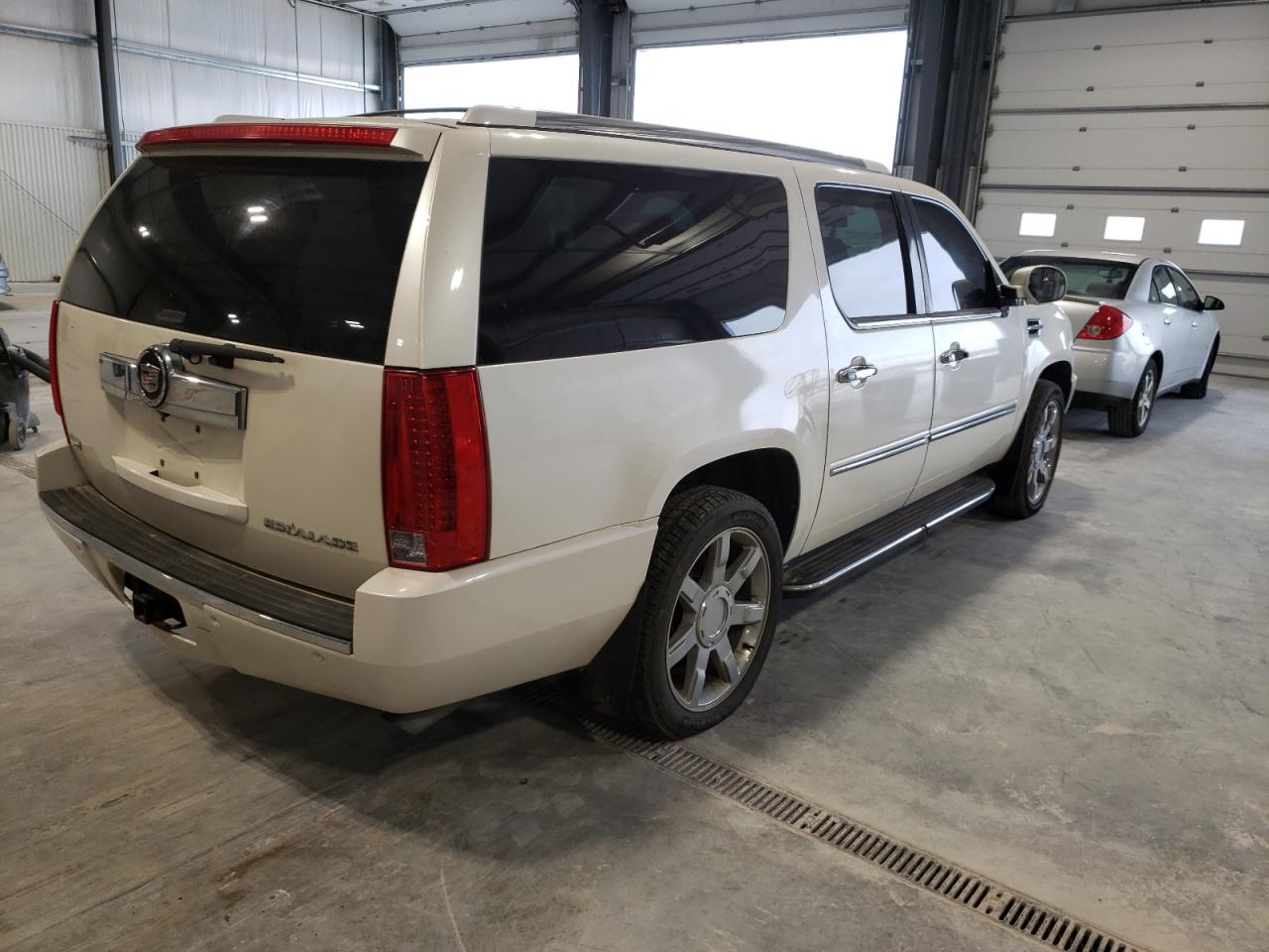 Photo 4 from auction – 2010 CADILLAC ESCALADE E with VIN 1GYUKHEF5AR270551