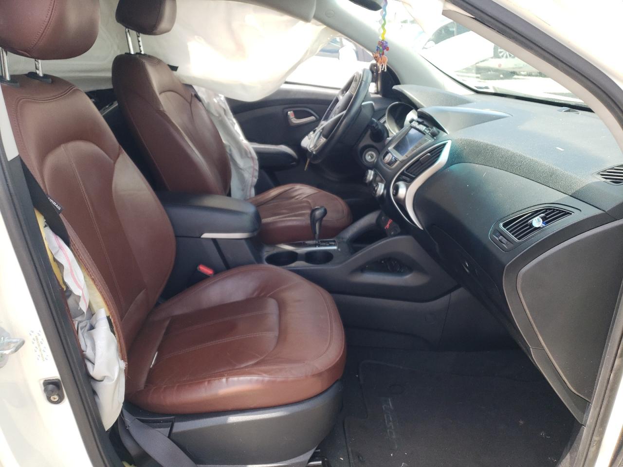 Photo 5 from auction – 2011 HYUNDAI TUCSON GLS with VIN KM8JU3AC7BU196593