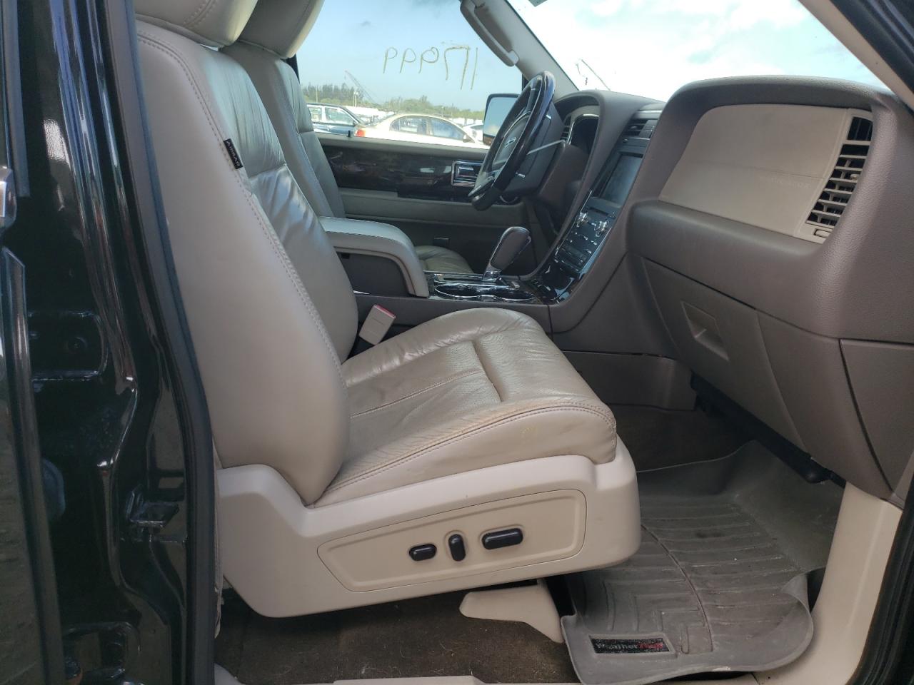 Photo 5 from auction – 2015 LINCOLN NAVIGATOR with VIN 5LMJJ3HT3FEJ14449