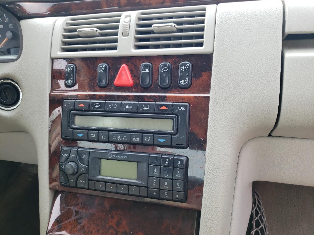 Photo 9 from auction – 2001 MERCEDES-BENZ E 320 with VIN WDBJF65J61B208251