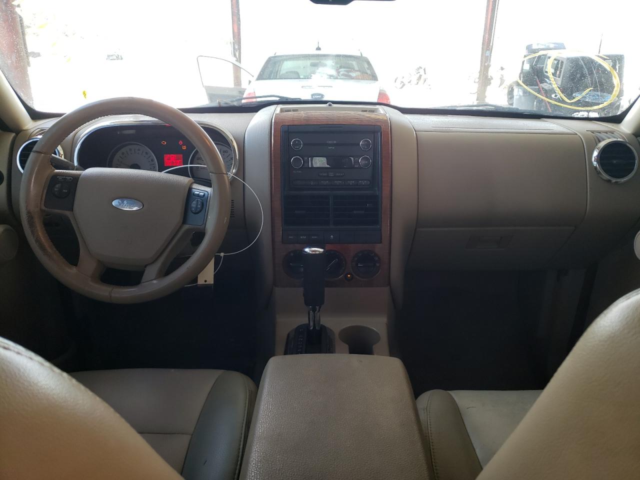 Photo 9 from auction – 2008 FORD EXPLORER E with VIN 1FMEU64E58UA07013