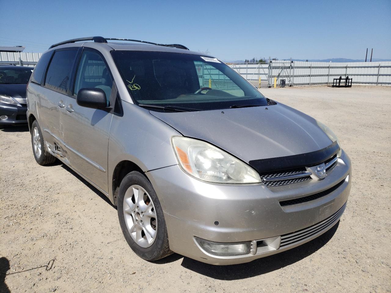 TOYOTA SIENNA XLE 2004 with VIN 5TDBA22C64S021978 - Photo from auction