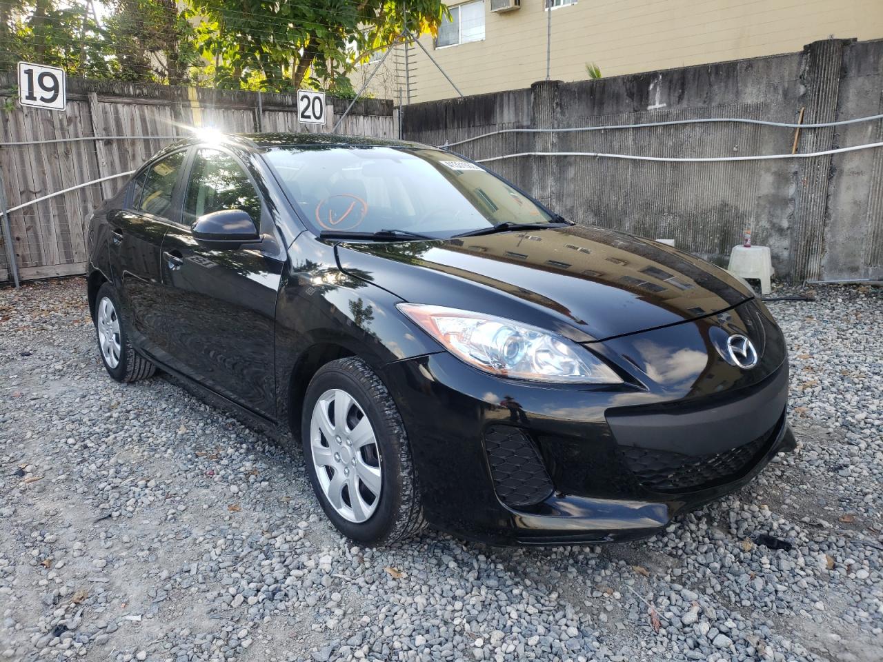 MAZDA 3 I 2012 with VIN JM1BL1UF5C1684210 - Photo from auction