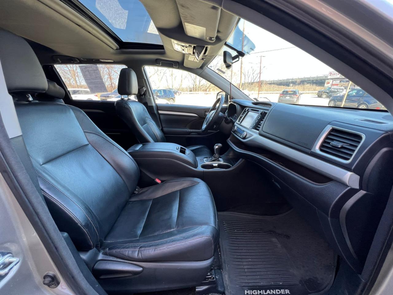Photo 5 from auction – 2014 TOYOTA HIGHLANDER with VIN 5TDJKRFH9ES023300