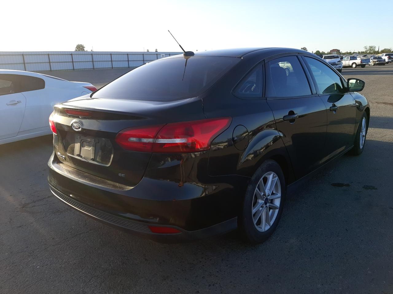 Photo 4 from auction – 2016 FORD FOCUS SE with VIN 1FADP3F26GL337729