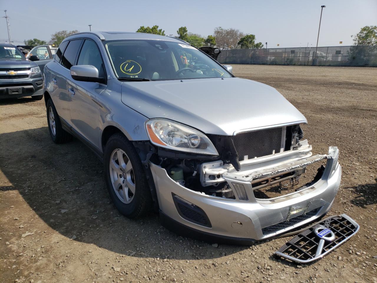 VOLVO XC60 3.2 2012 with VIN YV4940DLXC2298658 - Photo from auction