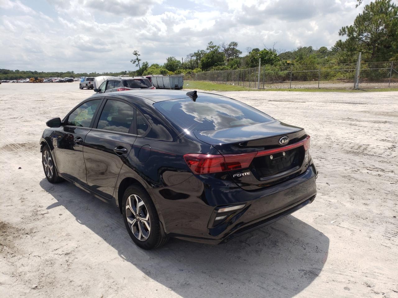 Photo 3 from auction – 2021 KIA FORTE FE with VIN 3KPF24AD4ME345011
