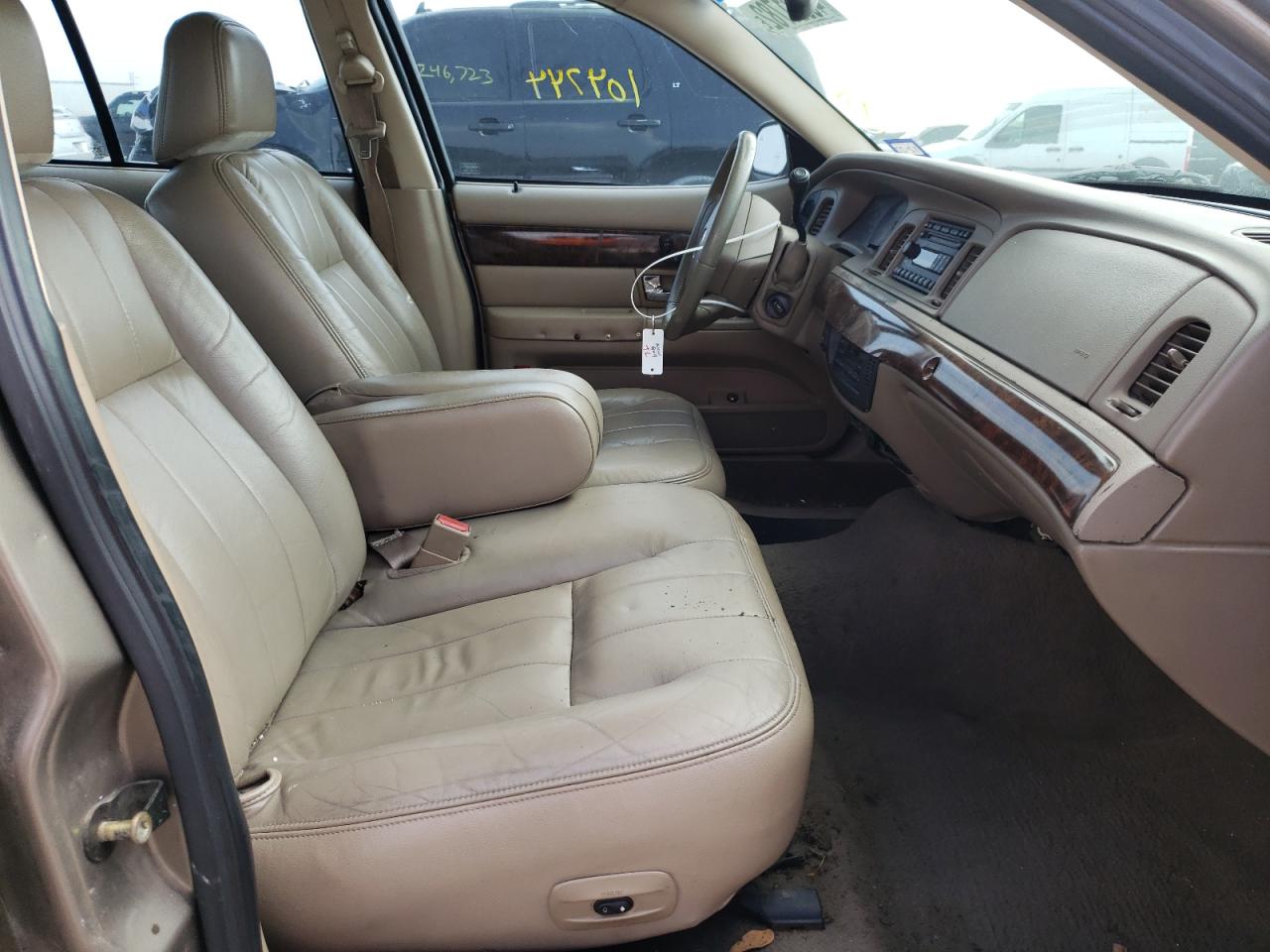 Photo 5 from auction – 2005 MERCURY GRAND MARQ with VIN 2MEFM75W15X660981