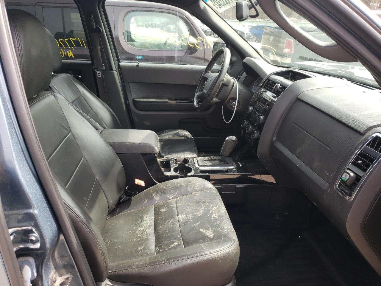 Photo 5 from auction – 2011 FORD ESCAPE LIM with VIN 1FMCU9EG1BKB83102