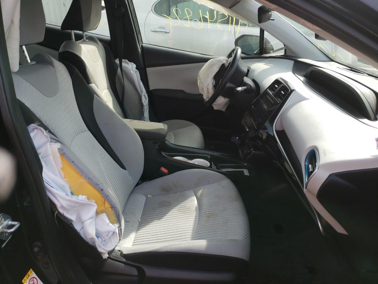 Photo 5 from auction – 2016 TOYOTA PRIUS with VIN JTDKARFUXG3517660