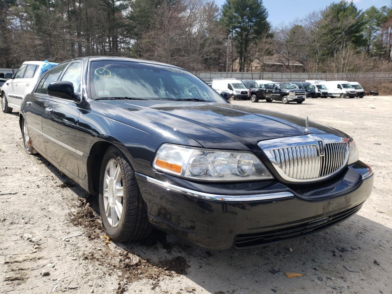 LINCOLN TOWN CAR 2011 with VIN 2LNBL8EV4BX757664 - Photo from auction