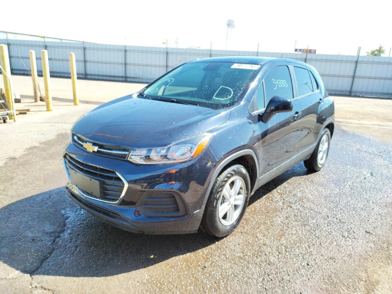 Photo 2 from auction – 2021 CHEVROLET TRAX LS with VIN KL7CJKSB6MB334108