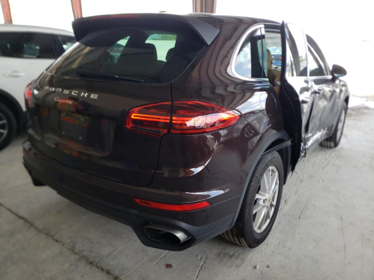 Photo 4 from auction – 2016 PORSCHE CAYENNE with VIN WP1AA2A21GLA11092