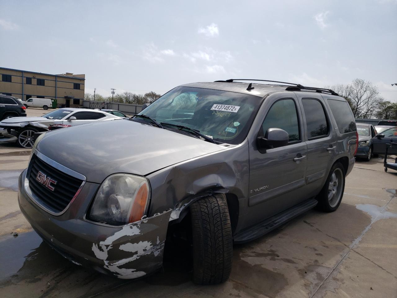 Photo 2 from auction – 2007 GMC YUKON with VIN 1GKFC13087R221617