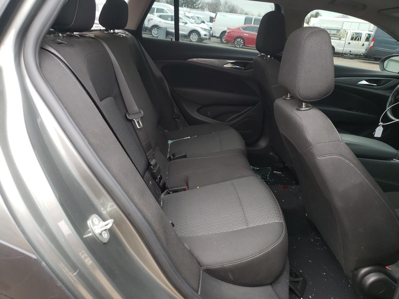 Photo 6 from auction – 2018 BUICK REGAL TOUR with VIN W04GU8SX3J1176946
