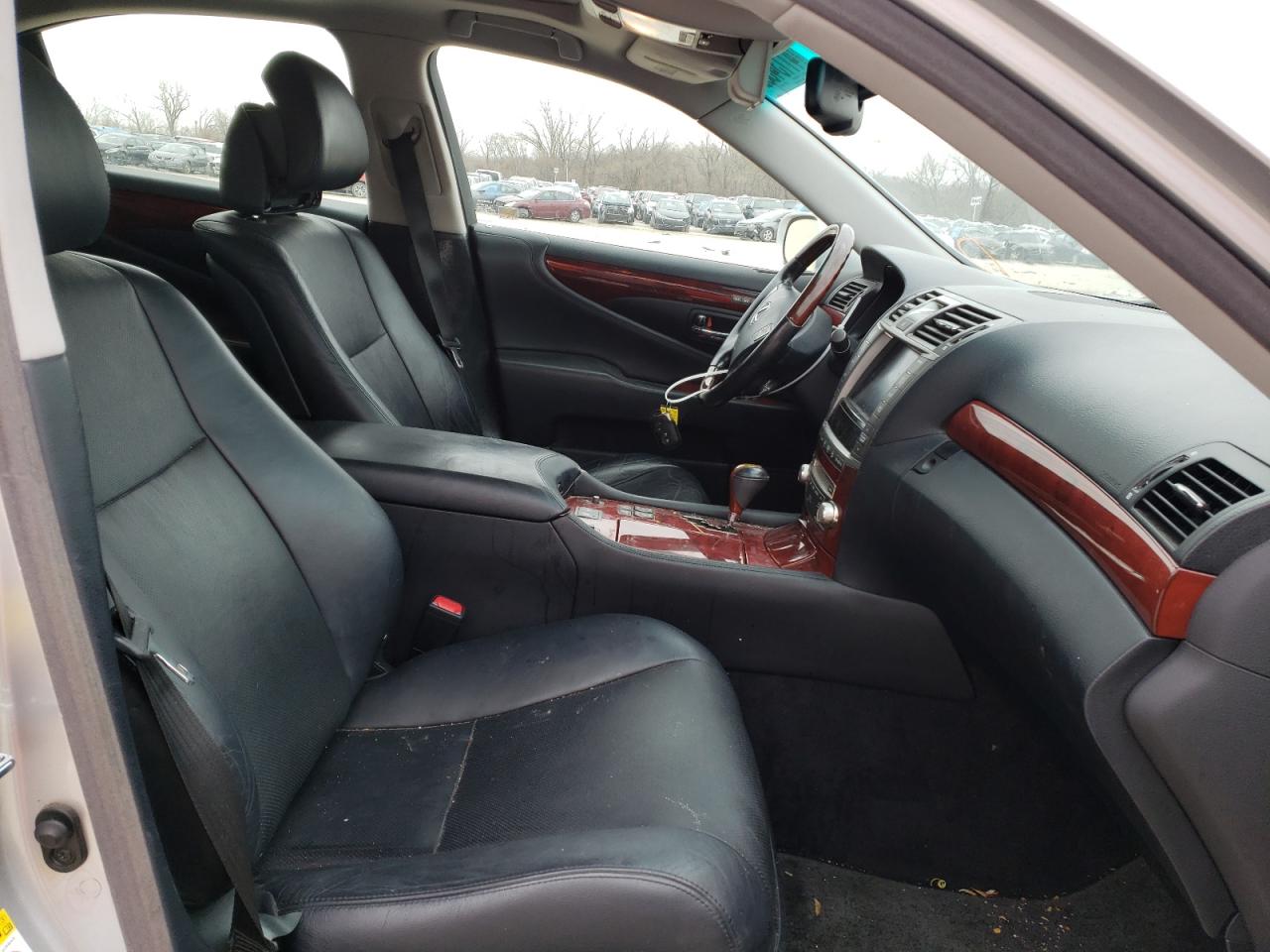 Photo 5 from auction – 2010 LEXUS LS 460 with VIN JTHCL5EF5A5005115