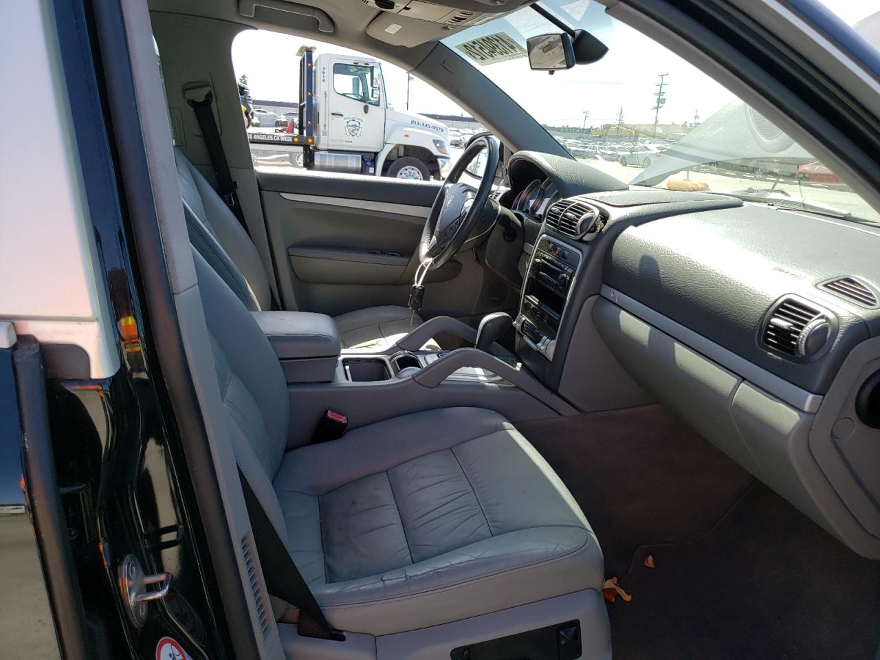 Photo 5 from auction – 2004 PORSCHE CAYENNE S with VIN WP1AB29P14LA64609