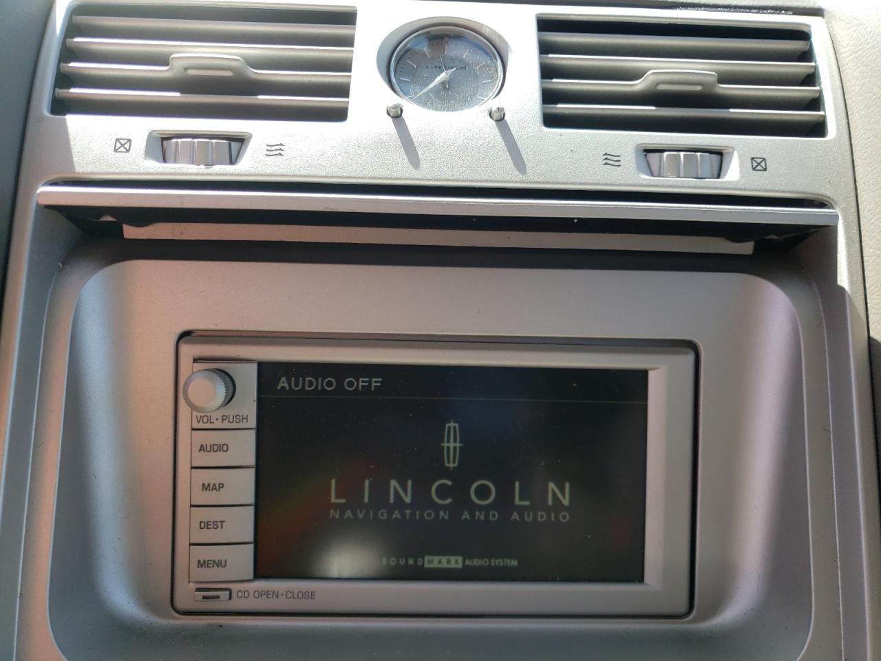 Photo 9 from auction – 2004 LINCOLN NAVIGATOR with VIN 5LMFU27R94LJ34226