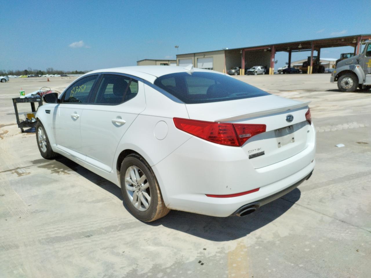 Photo 3 from auction – 2011 KIA OPTIMA LX with VIN KNAGM4A70B5132555