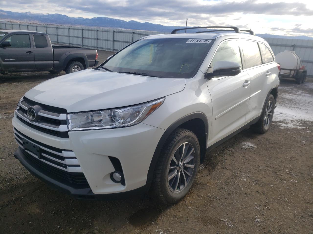 Photo 2 from auction – 2019 TOYOTA HIGHLANDER with VIN 5TDJZRFH0KS929066