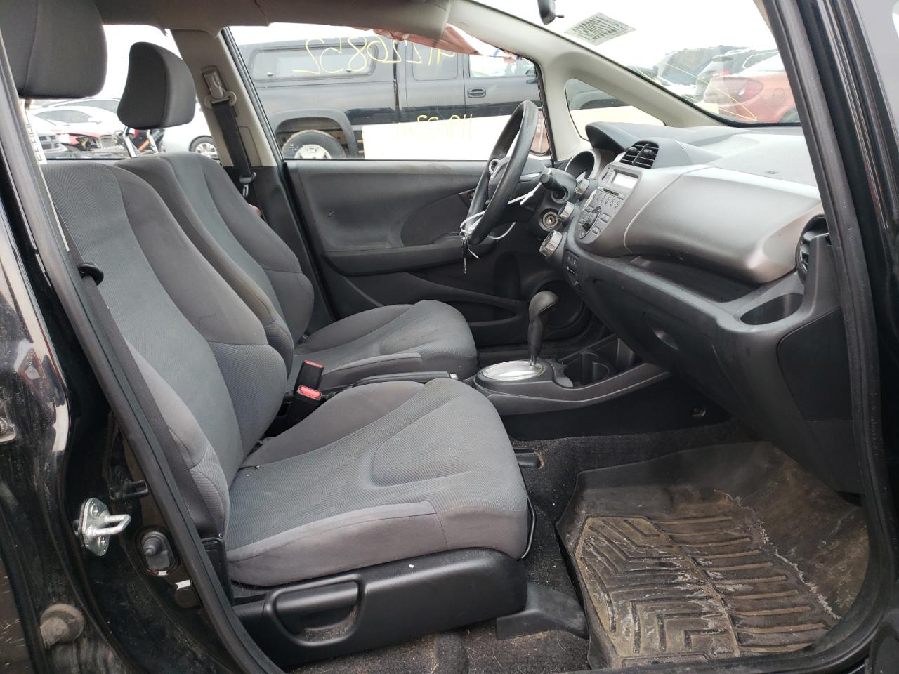 Photo 5 from auction – 2013 HONDA FIT with VIN JHMGE8H32DC040211